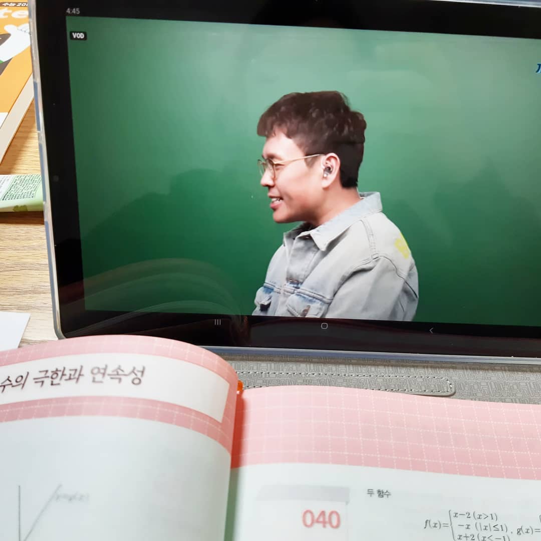 💕그로우 빨리 녹화강의 다 듣고 라이브 듣고 싶다♡
역시 믿고듣는 정승제 쌤 쵝옹🥺👍👍👍
수업 너무 재미있고 현장감 넘친다아😊😊
인강은 지루하고 현강은 못듣는데ㅠ 일타 강사 강의 듣고 싶은 사람들은 그로우로 모여라ㅏ🎇
 강의는#협찬 #공스타그램 #내손안의생생한강의실 #grow #그로우 #라이브강의 #라강 
#수능공부 #2022수능 #고3#고2 #고1 #수능 #온라인강의  #그로우장학생
#자란다자란다 #인강추천 #개때잡 #생선님
진짜 생선님 덕분에 공부 할 맛 나용🥺🥺👍👍👍