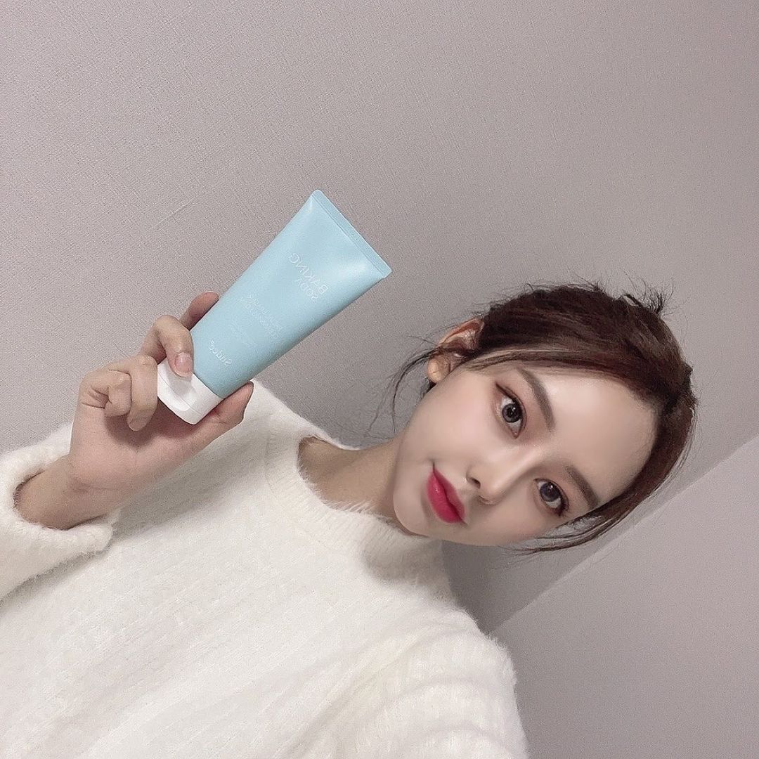  “#협찬 베이킹소다 성분으로 자극없이 부드럽게 세안가능하고 트러블 요인을 줄여주고 좋은성분으로만 되있어서 믿고 쓸수 있는 #수다이 #클렌징폼 #Sudee #IDEA성형외과개발 #면세점입점브랜드 #화장품추천 #코스메틱 #피부밸런스 #수분케어…”