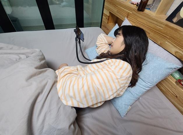 누워서핸드폰 하기 , 집감성 목걸이핸드폰거치대만 있으면 되요 (침대핸드폰거치대로 사용해도 굿)