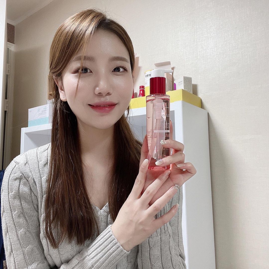  “#협찬 화장 지울 때 립앤아이 리무버 단계 없애버린 메디큐브 클렌징 오일 너란 녀석.. 세정력 미쳤다 물 묻으면 바로 유화돼서…”