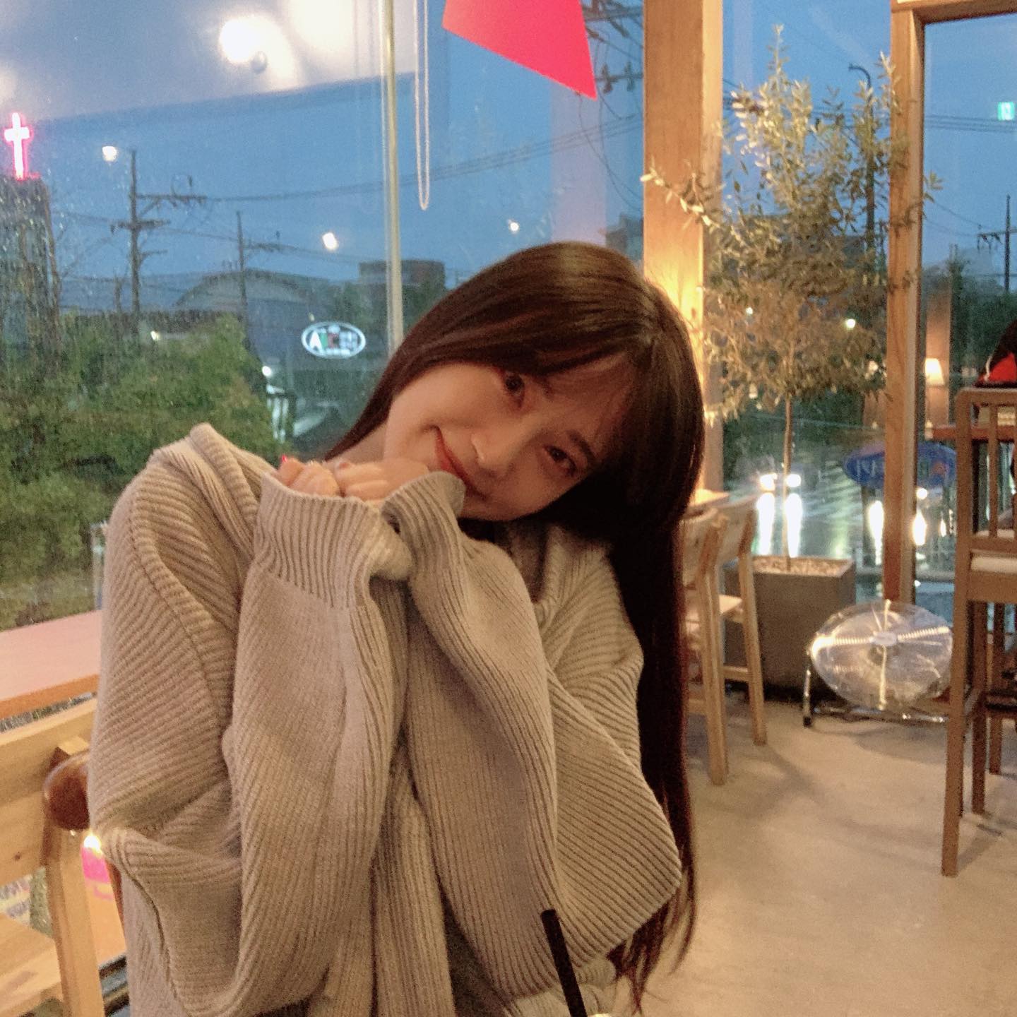 귀여워서 깨물어버리고 싶음
-
-
#selca #selfie #daily #dailylook #ootd
