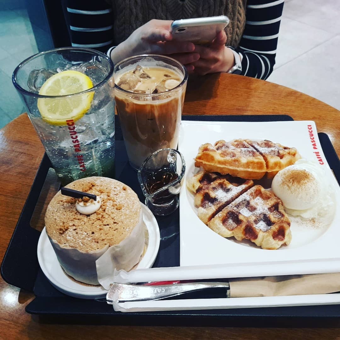 언니와 먹은 디저트 
난 맛있었는데 언니는 별로였다능

#파스쿠치 #파스쿠찌☕️ #디저트카페추천 #아이스카페라떼☕ #청포도스파클링 #크로플젤라또 #크로플🥐 #유자파운드 #여자둘이서다먹음 #동성로카페추천 #동성로파스쿠찌