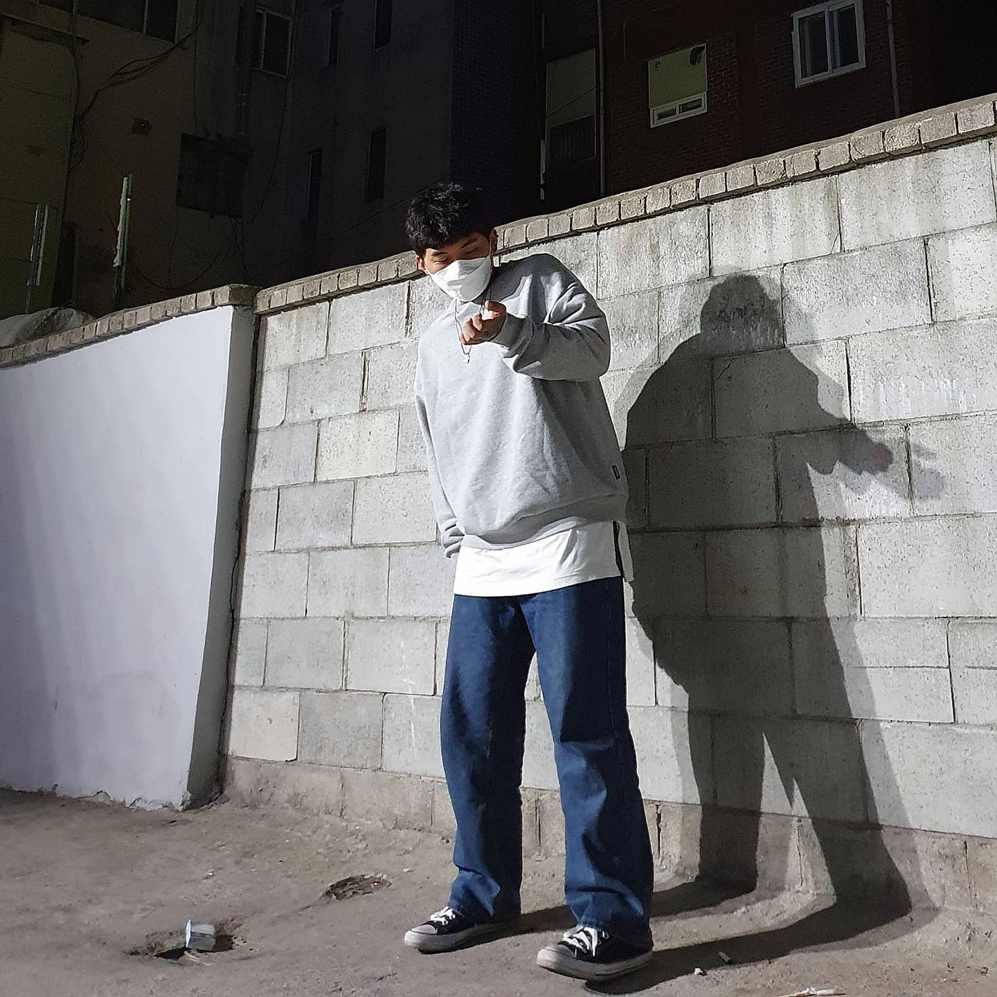 코인은... 질병이다❌❌
왜 항상 매수는 쉽고...
매도는 어려운걸까요...
코린이를 구원하소서...😭😭
손절은 쉽고...
익절은 어려우며...
내가 사면 떨어지고...
팔면 오르는 기적을 보여주니...
이 판떼기 어찌 이겨야 하나...😡😡
.
.
.
👕: #회색맨투맨
👖: #중청바지 
👟: #컨버스올스타
.
.
.
#코린이 #맨투맨코디 #청바지코디룩 #남자데일리룩패션 #레이어드패션