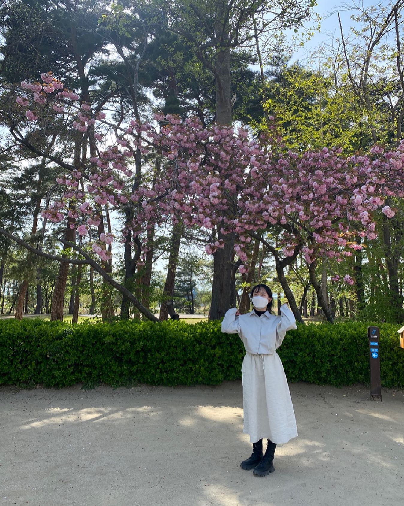 꽃봐서신난헤온띠🌸 손은왜저러고있는거야¿¿