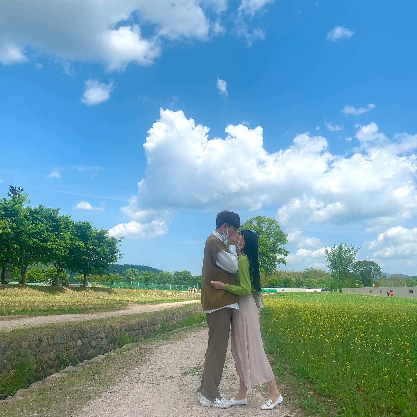 둘째날은 좀 맑아져서 다행 ㅜㅜㅜ
해 떠있을때 후딱 구경다니면서 사진 찍구
펜션가서 물놀이하다 꼬기 구워먹기 ❤
