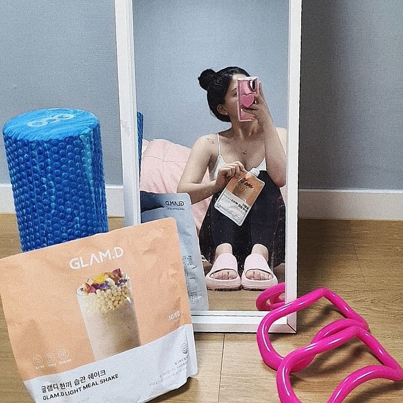  “#협찬#AD 버블티보다 맛있는 밀크티쉐이크가 요깅네🧋 ⠀ 요즘 운동 못해서 근손실 앤드 지방증가 파티 중이었는데 진짜 왕 찐하고 왕 맛있는 얼그레이 밀크티맛 쉐이크가 나왔자나여! 지방은 제거한 탈지분유 분말이 들어있어서 💧물만 넣어도 JMT 그…”