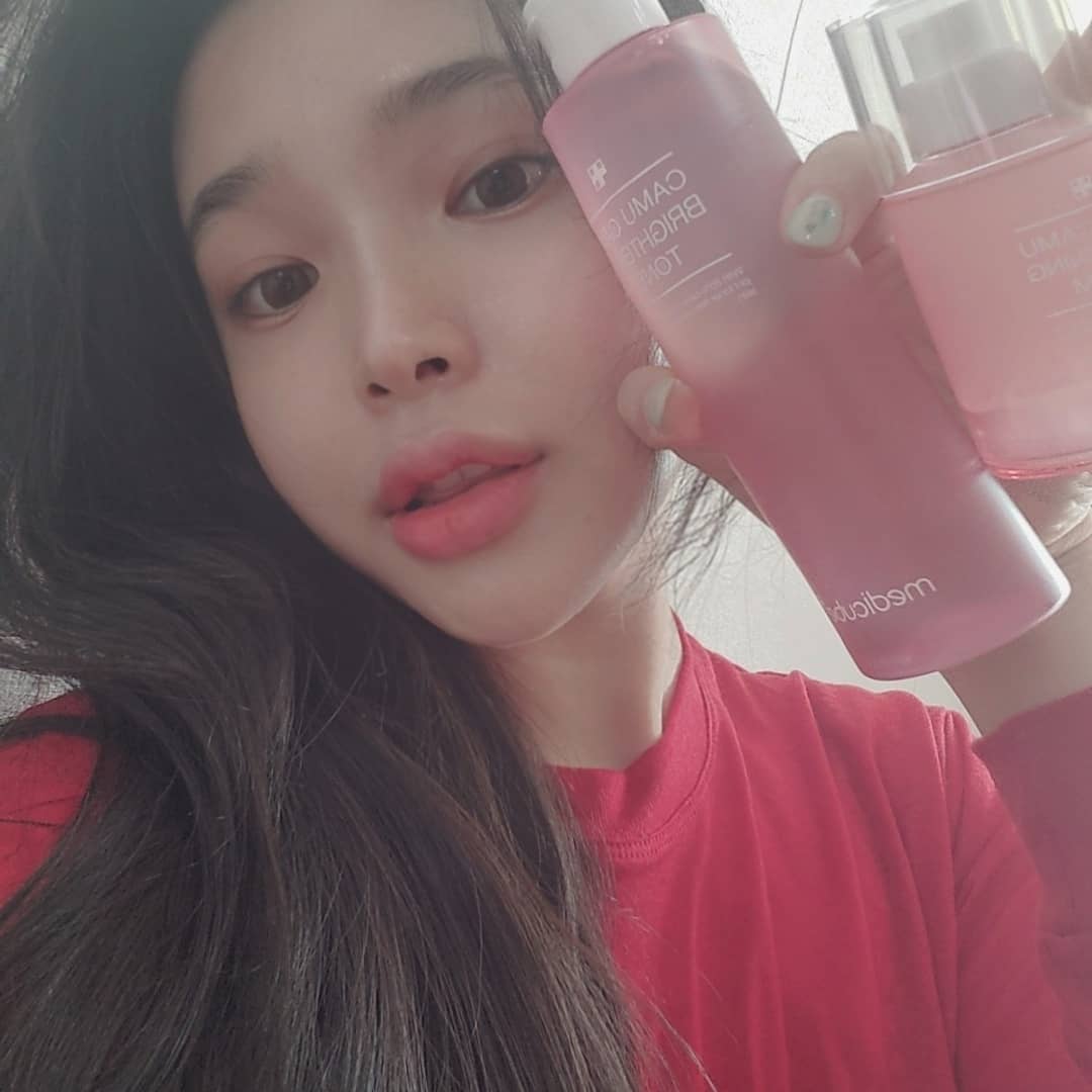  “#협찬 을 받아 작성합니다. 멜라닌&각질을 부드럽게 제거하여 환한 피부를 만드는 카무카무 잡티 토너 미백 기능성제품으로 강력한 미백효과와 거뭇거뭇한 잡티와 얼룩덜룩한 피부톤을 진짜 하얗고 환하게 케어 식약처 고시 미백 기능성 성분, 나이아신아마이드가…”