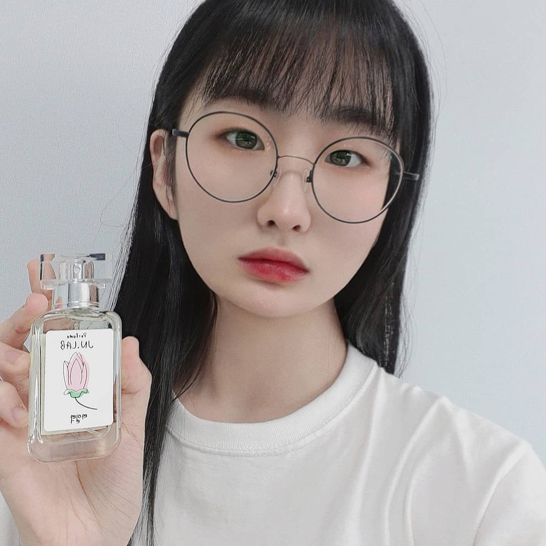 민주 on Instagram: “#협찬 비염이 있어서 향수를 못썼는데 제이앤랩 향수는 향이 독하지않아서 너무 죠앙 저는 요즘 자기전에 침구쪽에 뿌리고 자면 편하게 잠 오더라구요 . . . #제이앤랩 #향