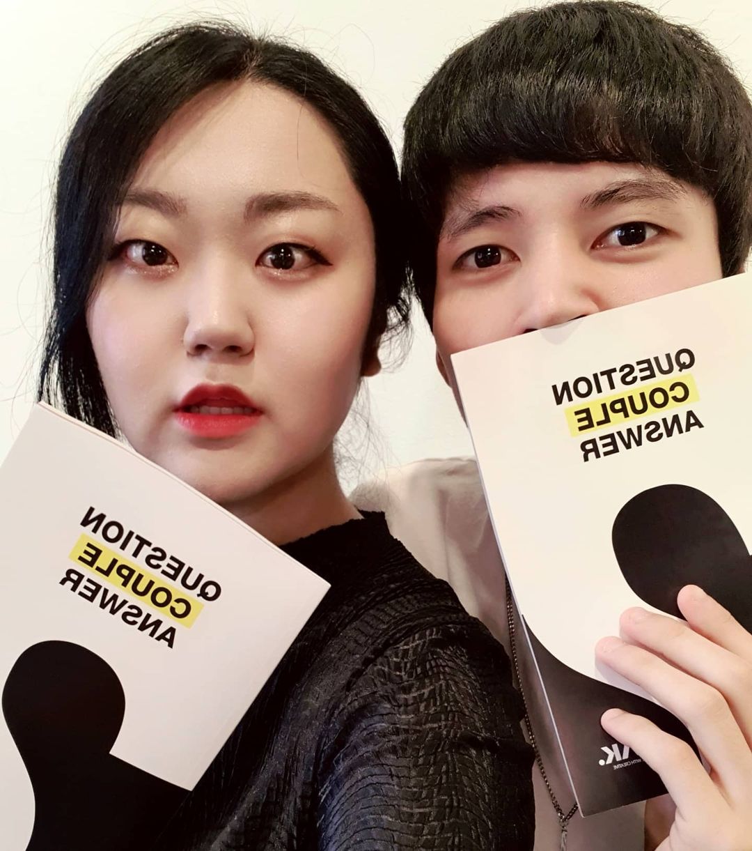 🄺🅈🅄🄷🅈🅄🄽 💖 🄷🅈🄴🄹🄸 on Instagram: “#협찬 #방수커플문답 #각닷 히히 언제 비가 왔냐는듯 날씨도 맑고 기분 좋은 목요일이에요💖 눈이 너무 아파서 렌즈를 못낀터라,,살짝