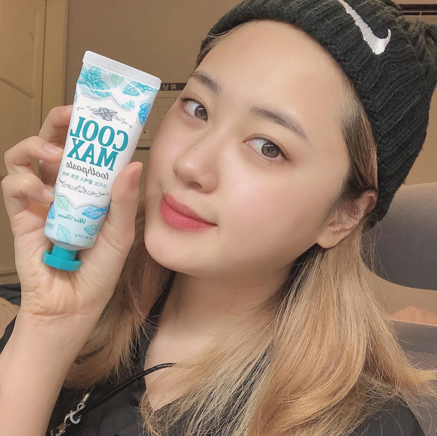 회사에서도 집에서도 늘 챙겨쓰는 🙌🏻
크리오 쿨맥스 민트 치약❕🦷👍🏻
양치 후 개운하게 99.9% 항균을 싹!!
.

강한 민트향 덕분에, 양치 할 때 마다 개운한 시원한느낌이
최고인 치약이에요! 그래서 양치하는 시간이 즐겁습니다😽
.
잇몸질환예방, 입냄새제거, 충치예방,
치석침착예방, 프라그제거등 올인원으로 관리할 수 있어서!
요즘같이 마스크 쓰고 다닐 때 나타나는 불편한 점들을
상쾌함으로 유지시킬 수 있게 도와주는! 저의 데일리템이에요!
.
.
충치유발원인균인 뮤탄스균을 99.9%제거하는
항균치약이라서.. 이제 크리오 쿨맥스 치약 말고
다른 치약은 못 쓸 것 같습니다…하하 😹👍🏻
.
독성살균물질(CMIT/MIT)같은건 전혀 들어가 있지 않고,
자몽종자추출물이나 자일리톨등 자연친화성분이
함유되어있어서 안전하고 건강하게! 치아 관리를 할 수 있어요!
.
치약이 시원해 큰칫솔인 덴티메이트맥스와
사용하면 더 좋다고 하네요!! 저도 얼른 칫솔도 빨리 바꾸려구요!
회사에서 점심 먹고, 늘 양치는 이 치약으로 해요!
그래야 상쾌한 기분으로 깔끔하게 업무를 다시 시작 할 수 있거든요^^. 집에 와서 저녁 먹구도 꼭!! 특히 술마신 다음 날!
폭식,과음한 날에 요 크리오 쿨맥스 민트 치약으로 양치하면
불편하고 거북한 느낌이 한방에 싹 사라지는 기분이더라규요!
정말 너무 너무 좋으니까, 꼭 추천드리고싶어요!!😻😻
.
.
.
.

#협찬 #크리오 #시원한치약 #개운한치약 #시원 #개운 #치약 #입냄새제거 #치약추천 #구취제거 #입냄새 #구취 #파도맛치약 #마스크입냄새 #입냄새제거 clean_clio
