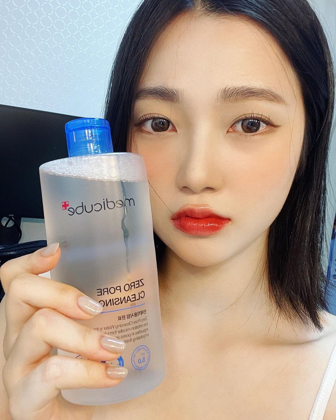 @m00ja on Instagram: “#협찬 약산성으로 자극, 당김없이 모공속 노폐물, 잔여메이크업까지 지워주는 원스텝 클렌징을 만나보았어요 7중 히알루론산 으로 촉촉하고 산뜻하게 메이크업 지워져서
