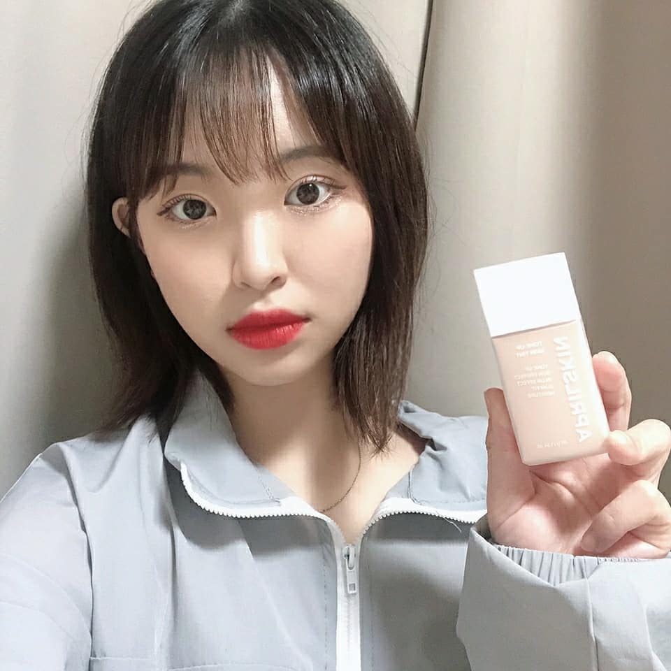 @min.0_0.j on Instagram: “에이프릴스킨 톤업 스킨 틴트 ❗톤업스킨틴트는(백탁, 뭉침) 전혀없음 ❗자외선 차단 + 톤업 + 보정커버 한 번에 가능! ❗피부에 가볍게 착 붙어 내 피부 같음 일단 난