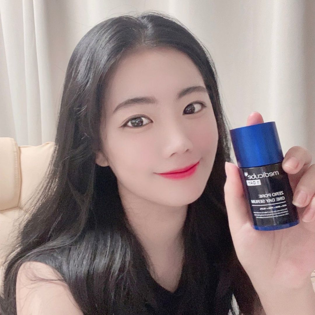 정지은 on Instagram: “#협찬 [메디큐브 제로 모공 원데이 세럼] 모공슈링크공법으로 하루만에 늘어진 모공을 타이트하게 잡아줄 수 있어요. 아하 AHA + 바하 BHA + 파하 PHA, 핵심성분 1