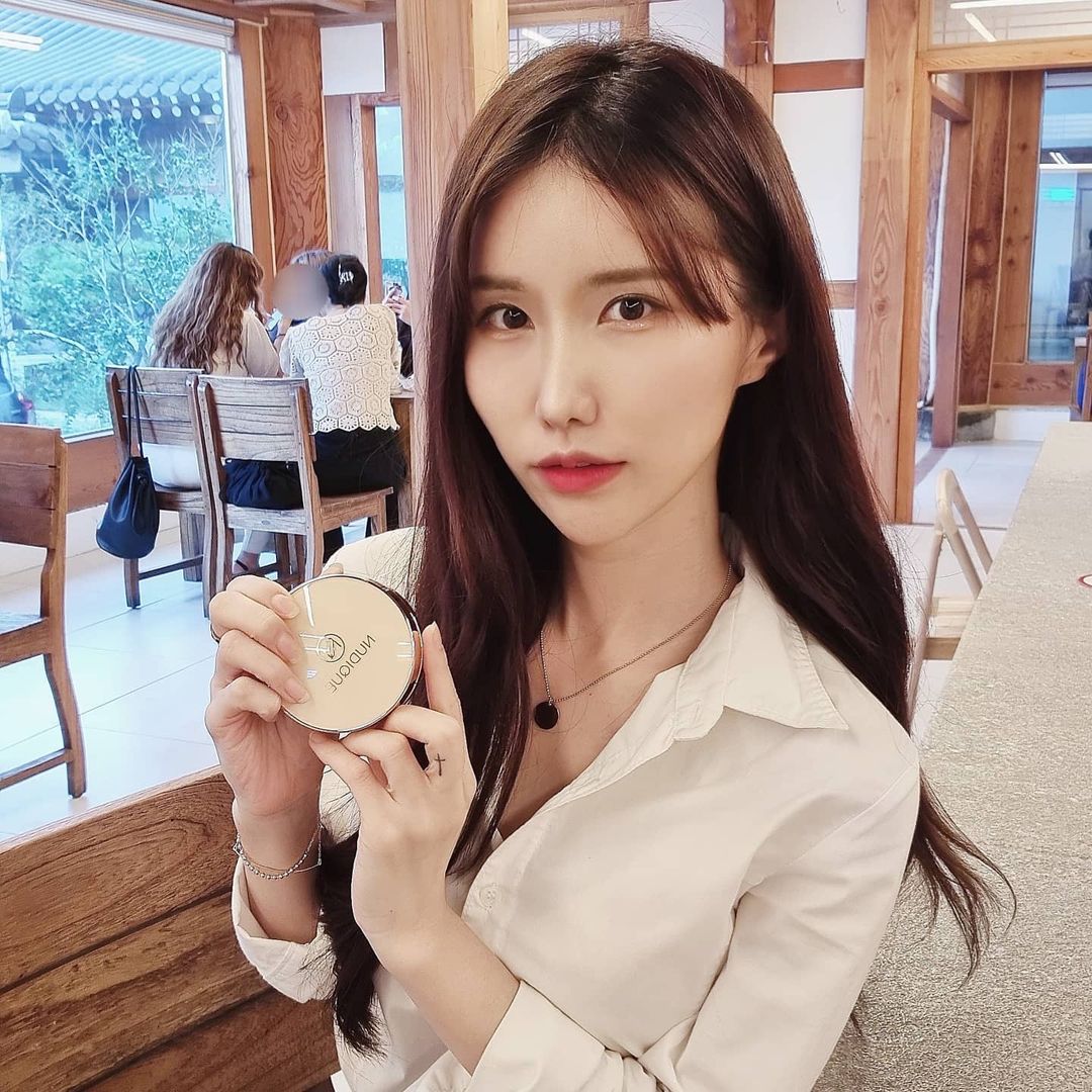 🍒체토🐇 on Instagram: “#광고 #협찬 얼굴을 반짝반짝✨하게 만들어줄 #누디크 반살반살 #반산팩트 누디크 순살쿠션 중 광채버전 커버력은 당연하고 촉촉함은 덤 쿠션은 아니고 펌핑하면 파