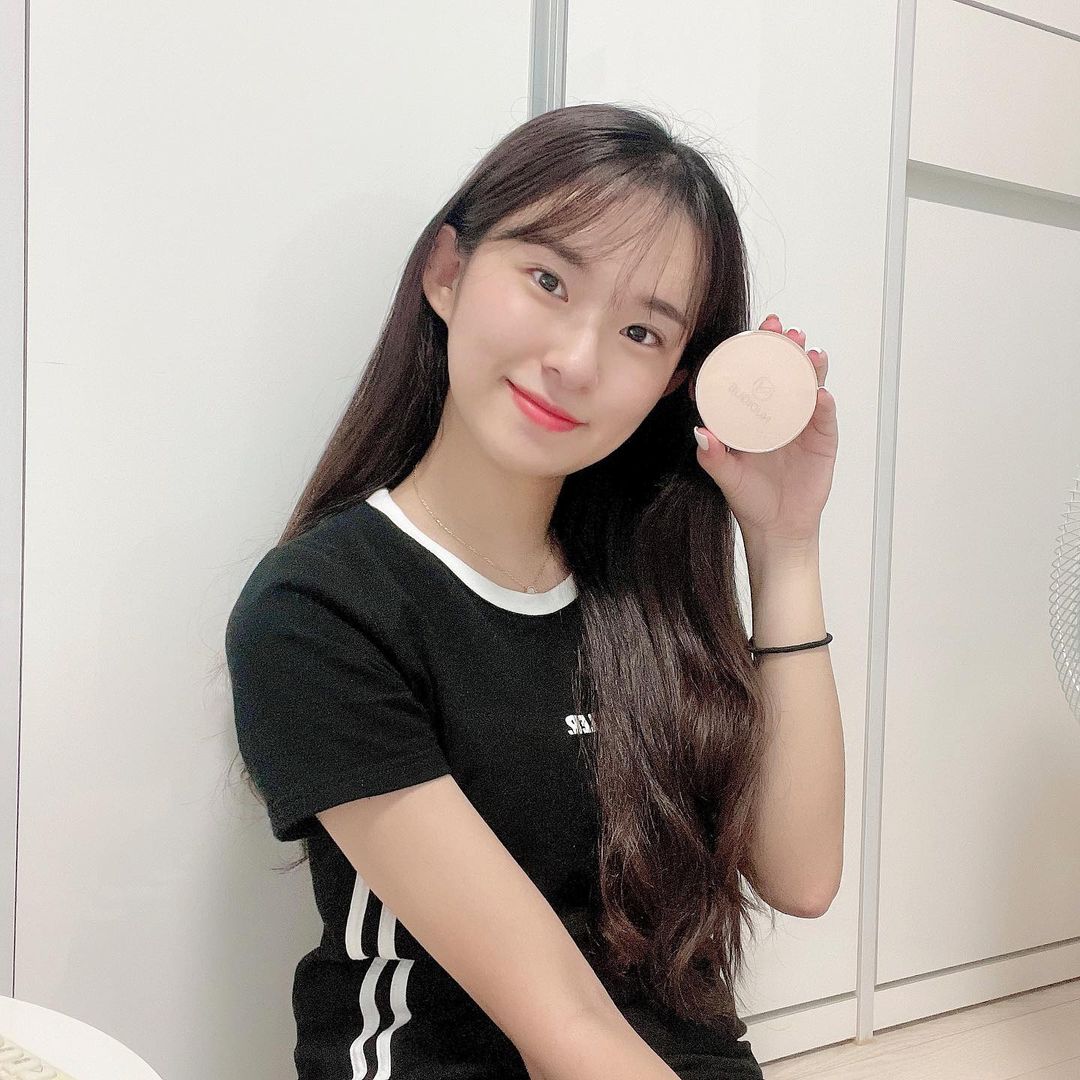 ᴴᴱᴱᴶᴵᴺ ᩚ on Instagram: “피부 본연의 매력을 살려주는 '순살쿠션' 🤍겉광속촉 겉은 광나게 속은 촉촉하게 해주어 예쁜 피부표현을 가능하게 해줌 🤍예쁘게 무너짐 무너져도 얼룩지