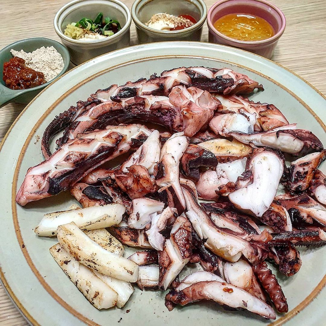 🍴맛둥이 귤리 on Instagram: “🍴 모든 주류와 잘 어울리는 안주를 찾는 다면 #일상마켓 #가문어통족 #협찬 ❓일상 마켓은 일상 생활 속 필요한 제품을 합리적인 가격에 판매하고 있는 곳입니