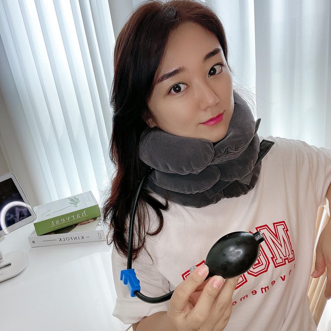 나용팝 ꈍ◡ꈍ on Instagram: “#협찬 컴퓨터를 오래하는 저와 하루종일 운전하는 신랑 둘다 거북목인데요 ~ 스트레칭도 자주하고, 마사지도 받아봐도 늘 뻐근.. 하루에 10분~20분 착
