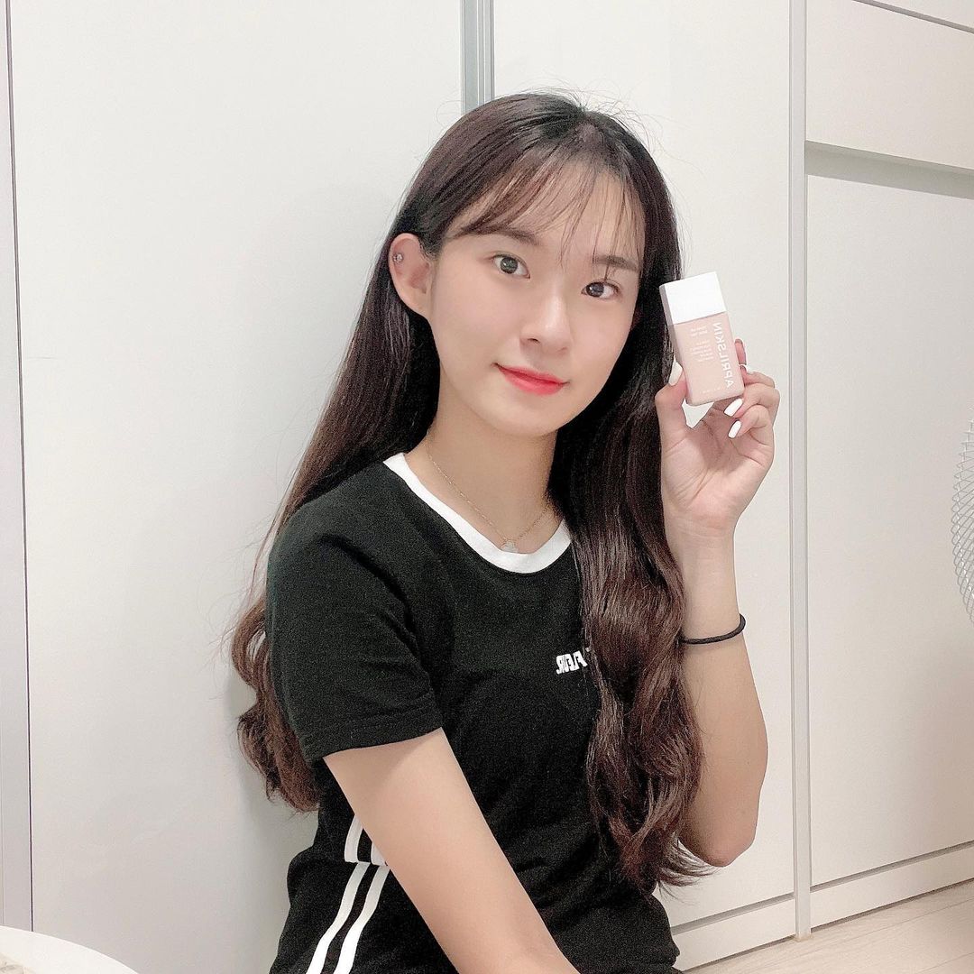 ᴴᴱᴱᴶᴵᴺ ᩚ on Instagram: “톤업크림의 한계를 뛰어넘은 '톤업스킨틴트' 🤍기존 톤업크림 한계 보완 백탁현상이나 뭉침현상을 보완한 아이템 🤍스킨 텍스쳐 피부에 가볍게 착 붙어 내