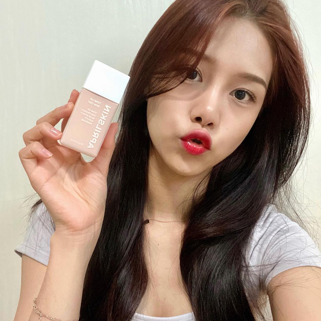 🌹꽃길 혜영🌹 on Instagram: “#협찬 에이프릴스킨 톤업스킨틴트👍🏻 마스크 써서 화장 잘 안하게 되는 요즘에 얇게 발리면서 자연스럽게 톤업되고 얇은데 자외선 기능까지 되는 ❗️ 요