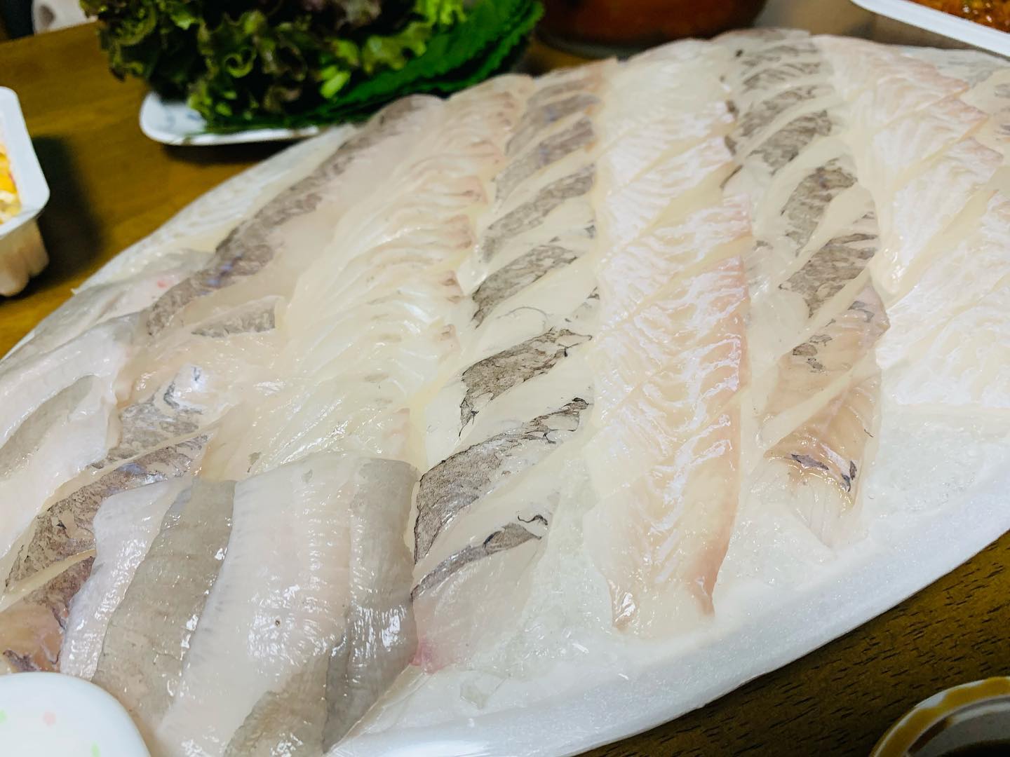 오늘의 주말 메뉴~🤓
.
새로운 횟집을  찾았다
.
단골집 사장님이 아프셔서 더이상 회를 못뜨게 되셔서ㅠ #광동수산 
.
새로운 횟집 물색중~~🧐
.
회를 일주일에 2번이상 먹는 나로선 다른 집 찾기 중~~~🙃
.
여기는 스끼다시보단 회에 집중하는 집!! 특히나 와사비 쵝오!
.
한번더 주문 각~~😌
.
.
.
#군포송정맛집 #횟집 #경기도맛집 #군포맛집 #군포송정횟집 #피쉬스토어 #군포피쉬스토어 #회맛집 #광어우럭 #도톰 #술안주 #홈안주 #홈배달 #군포송정배달