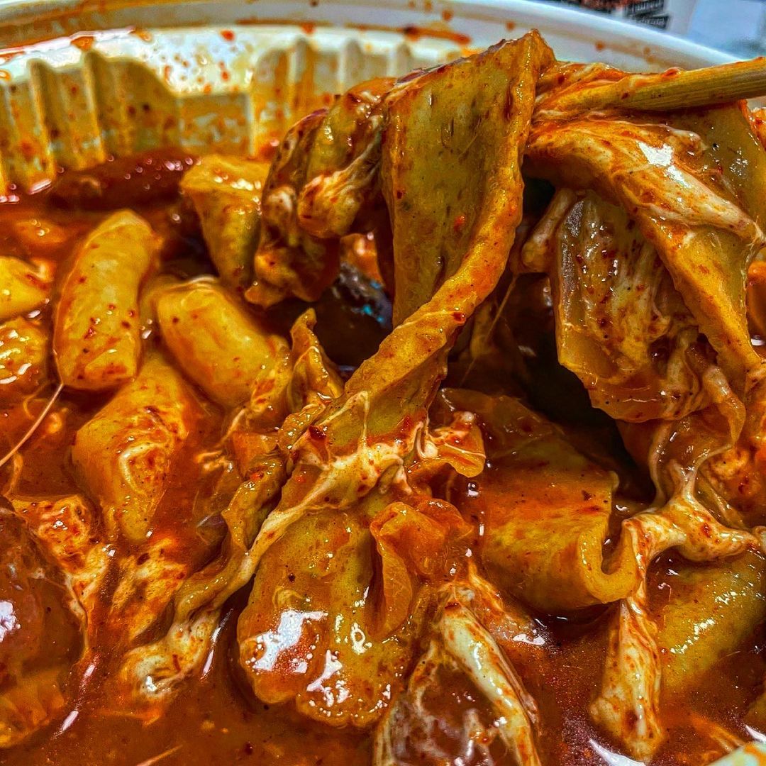 맛집탐정🔍혜띠 on Instagram: “⚑ 스트레스 받을땐 역시 엽떡 𝗙𝗟𝗘𝗫 #혜돈띠먹 ⠀ 아침부터 회사에서 스트레스 받을땐 역시.. 엽떡생각 엽떡먹방 엽떡최고 엽떡사진보기 내 인생
