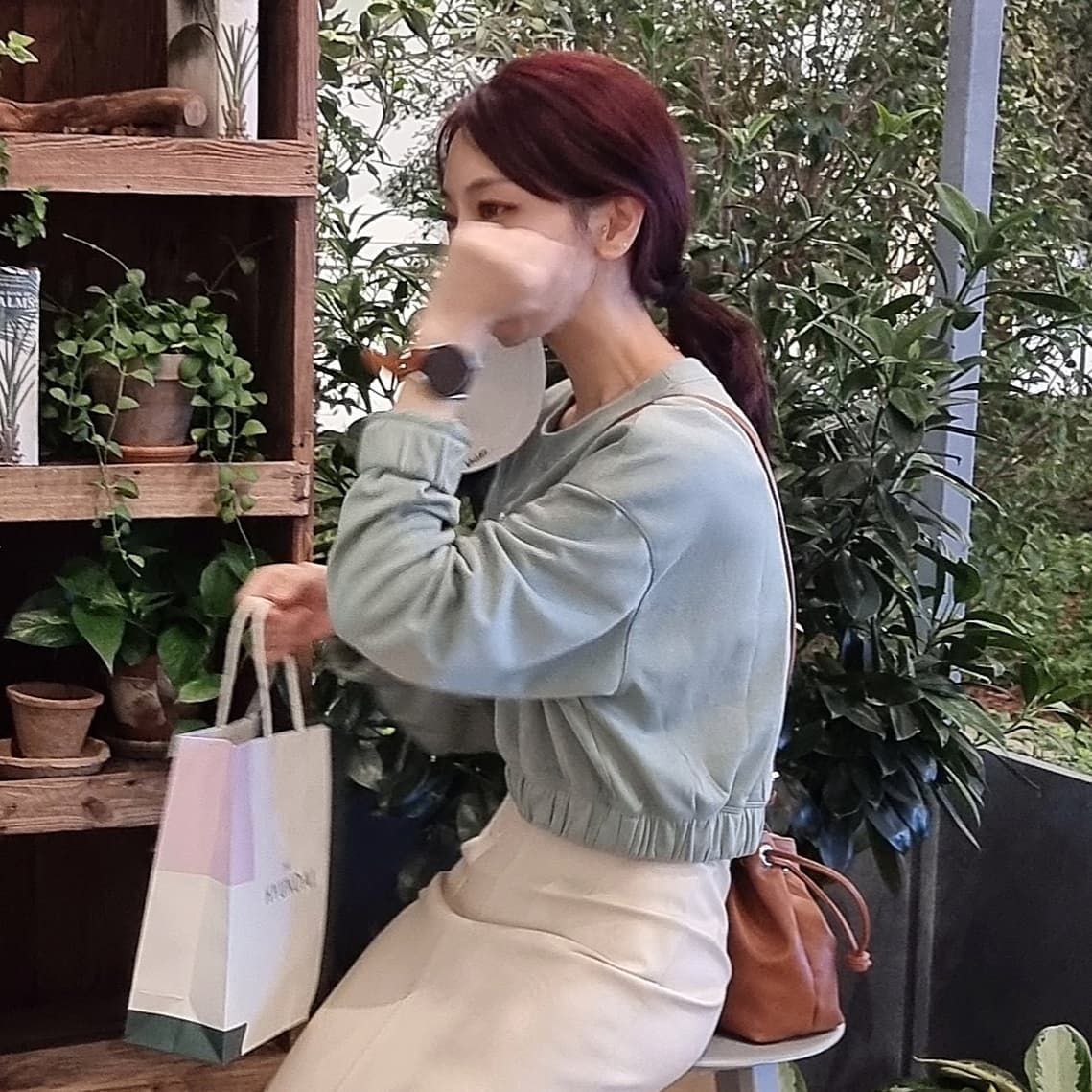 유굥과 함께 더현대 나들이🌼
⠀어제받은 나이키🐣
 
#컨버스커스텀 #여의도 #더현대서울 #휴무 #daily #인스타
#르프리크 #수제버거 #블루보틀 #갤럭시워치4 #자랑샷 #nike