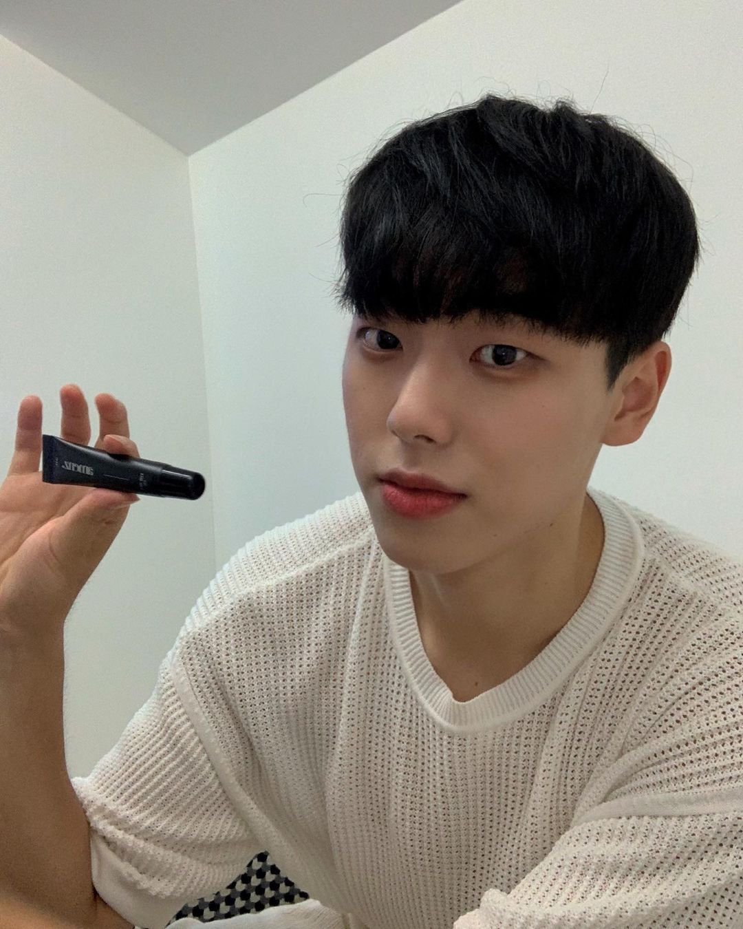 640 Likes, 28 Comments - 김민석(21) (@iam_minseok) on Instagram: “#광고#어맨즈#립타투팩#협찬 자기관리 하시는 남성분들이 정말 많으시더라고요!! 그래서 자연스러운 발색에 오래 지속되는 립타투 제품 추천드려요😆😆 특히...