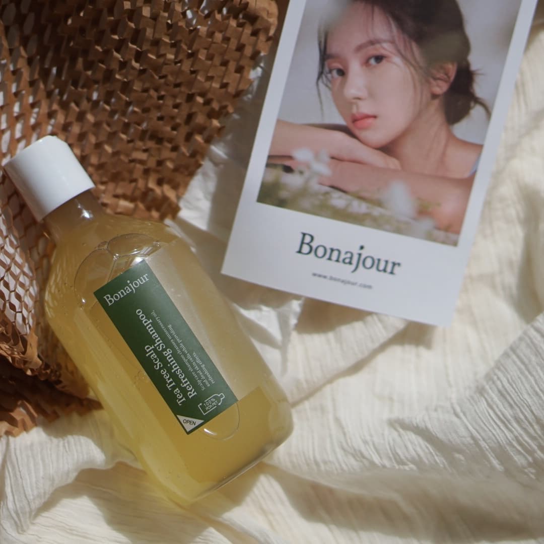 𝕊𝕦𝕟𝕟𝕪 on Instagram: “#협찬 🌿보나쥬르 티트리 비건샴푸🌿 원우 100일이 지나고 정말로 이제는 찾아온다는 머리카락 우수수..시기가 찾아왔어요. 아직까지는 심하게 앞머리가 빠진