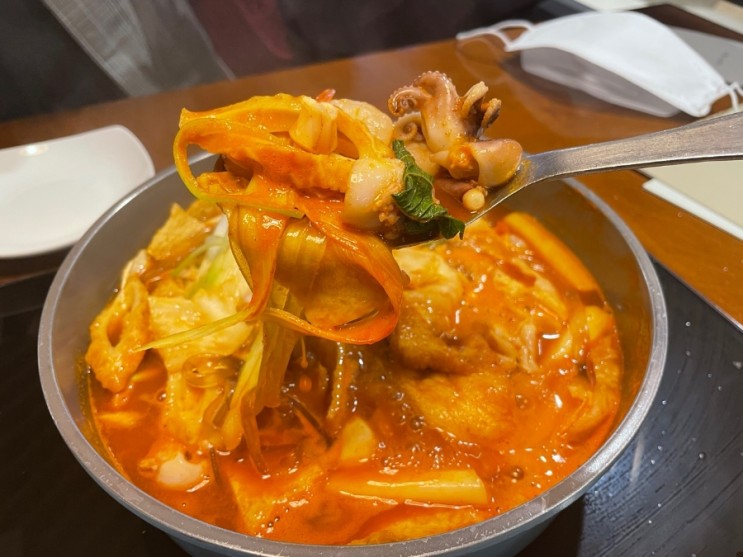 한티 롯데백화점 분식, 떡볶이 맛집 '빌라 드 스파이시'