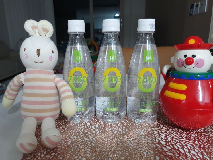 제로칼로리음료 탄산수추천 원에이엠 스파클링 파인애플 탄산음료를 마셔봤어요.