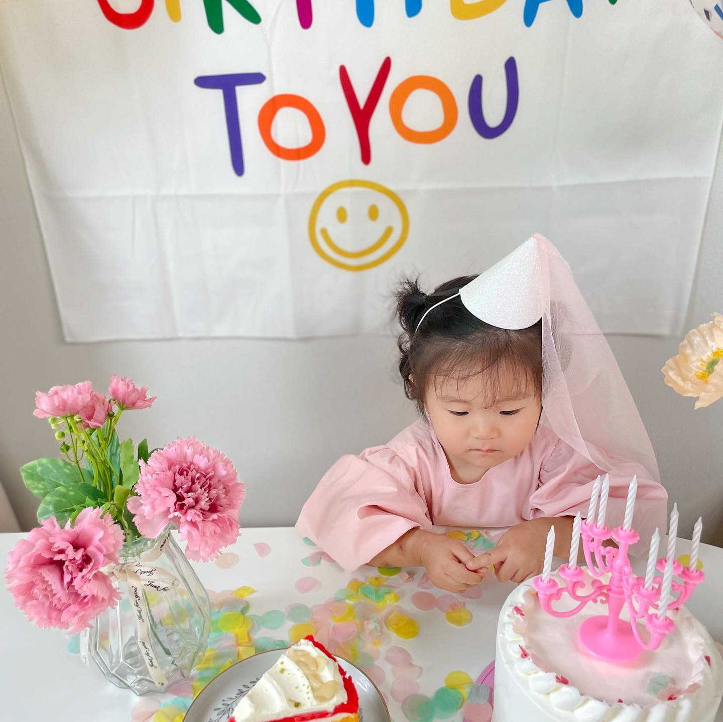 #hbd 
⠀
우리 애기 두번째 생일축하해 🎂
아푸지말구 크자 내새끼
미역국도 못끓여맥인 나쁜엄마😖
⠀
안그래도예쁜데
말이 늘고있으니 더예뻐죽겠당🥰
너때문에 하루하루가 불안하닷
자꾸 심장이아파서 무서움❤️😖
⠀
#둘째는사랑입니다 #옳다