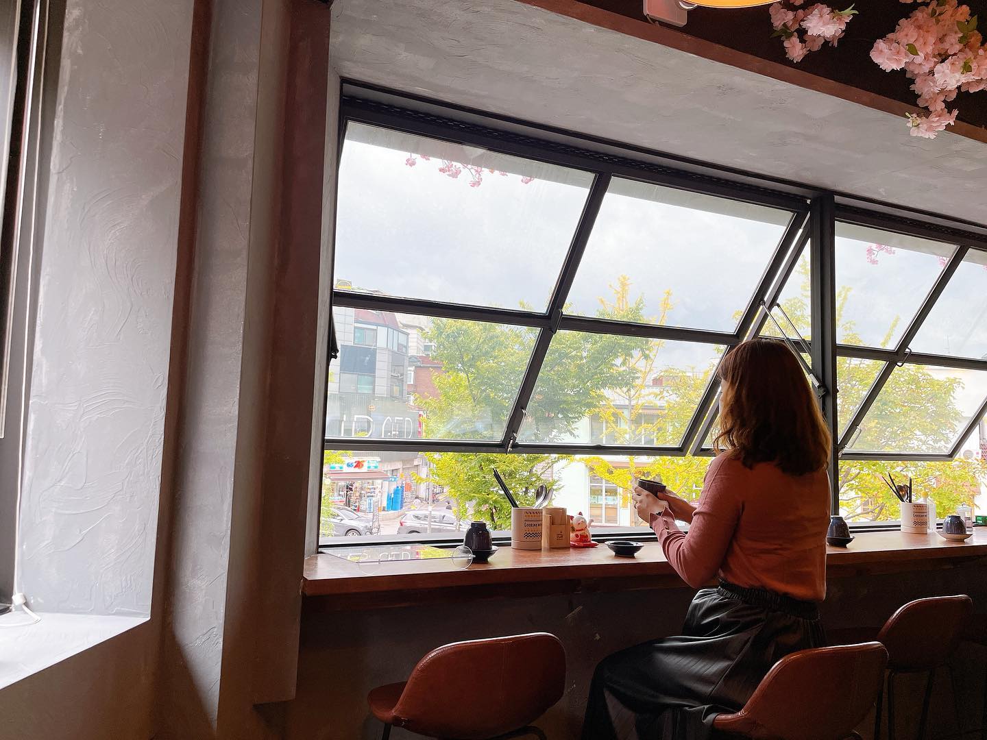 연남동 이자카야 연정🌸🌸

자리도 넓고 창가 앞은 다 이뻐요 ㅎㅎ!! 1인사시미가 있고 회가 신선해요!! 꼬치구이종류도 많고 맛있어요❤️❤️