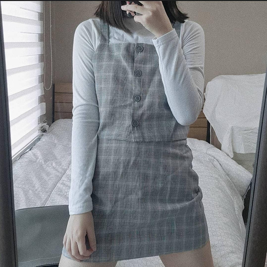 .
너무 추워서 옷장행인 회색 투피스🌫

따뜻해지면 좋겠다

#투피스 #회색 #데일리룩 #봄코디 #가을코디 #치마 #체크치마 #학생코디 #오오티디 #어프어프 #에블 #목티 #캐쥬얼 #모던 #핸드백 #실버 #악세사리 #인스타 #instagram #poto #daily