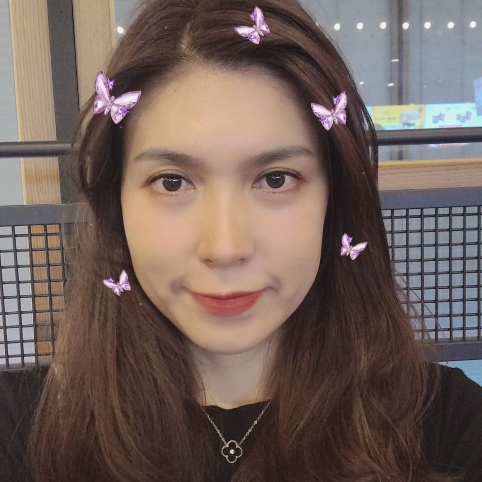 #선언
#다이어트? 😈
#건강한다이어트 😊

울님들 쌀쌀해진 날씨에 건강 잘 챙기고
계시죠😊

물론 며칠전부터 속병났던 전🤮
짜증이 났지만😤
아픈건 넘 시로

그래서 건강하게 다이어트 시작하기로 했어요
위염 컨디션은 다는 회복하지 못했지만
무리하지않으면서요😌

모니모니해도 건강이 최고자나요
중년으로 익어가는 중이니께
무리하면 앙대요 앙대.
 
목표.중간점검.마무리는 선언해줘야겠죠?😉

💜1차미션💜
나의 100일동안 목표 선언하기

100일동안
✅체중 3kg 감량(주로 체지방)과
✅허리둘레 3cm축소와 유지가 목표입니다.

간단하지만 2ㅡ30대의 몸과 다르므로

그리고

▶️정제탄수화물, 밀가루 줄이기(끊지는 못하고)
▶️물 2L 마시기
▶️필수영양소 잘 챙겨먹기(특히 단백질, 칼슘 마그네슘 같은 미네랄류, 좋은 지방)
▶️매일 20분씩 근력운동하기

요렇게 정리하고
조용히 꾸준히 해볼게요😌💜
무엇보다 체력이 좋아지길🙏🙏

#어제보다예뻐지는바디클럽 #어예바5기 #어예바5기14조