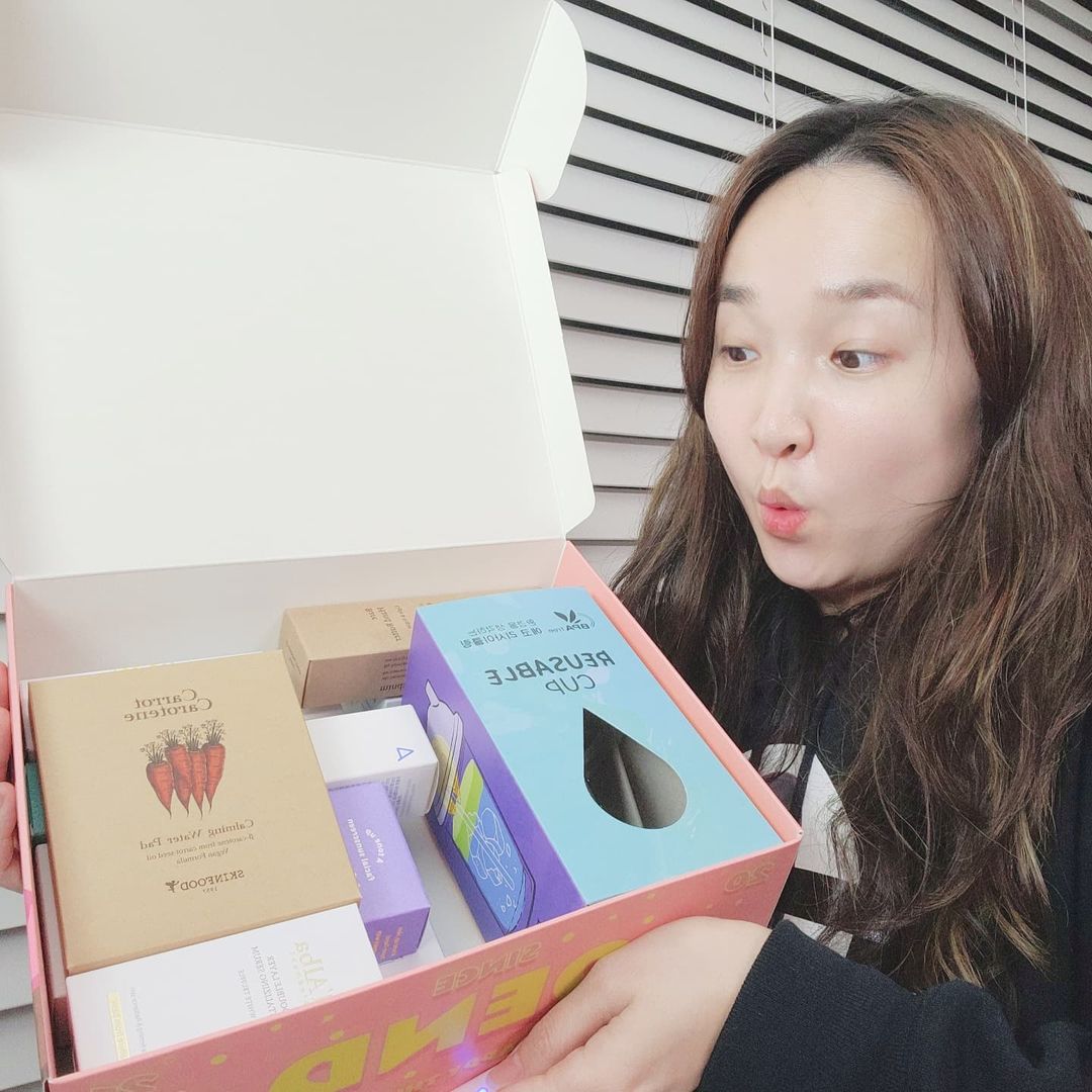 횬블링 on Instagram: “#협찬 🎁 ☞ @comeetsotre 인플루언서가 구성한 상품을 한 박스에 모아 저렴한 가격에 제공하는 #커밋박스 !!! ⠀⠀⠀⠀⠀⠀⠀⠀⠀⠀⠀⠀⠀⠀⠀⠀⠀ 매 달 다른 인플루언서