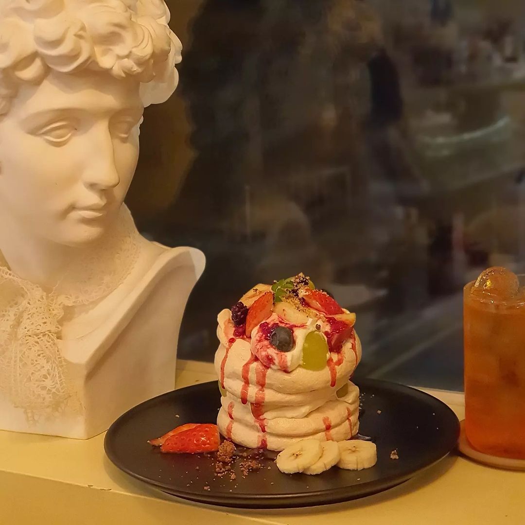 jello on Instagram: “🎂 . 특별한 디저트가 먹고싶다면 Place: 옐로우버터드림, 샤로수길 . 샤로수길에 처음 방문하는 사람들에게 자주 추천하는 카페 구움과자와 케이크를 파는데 그 중에서도