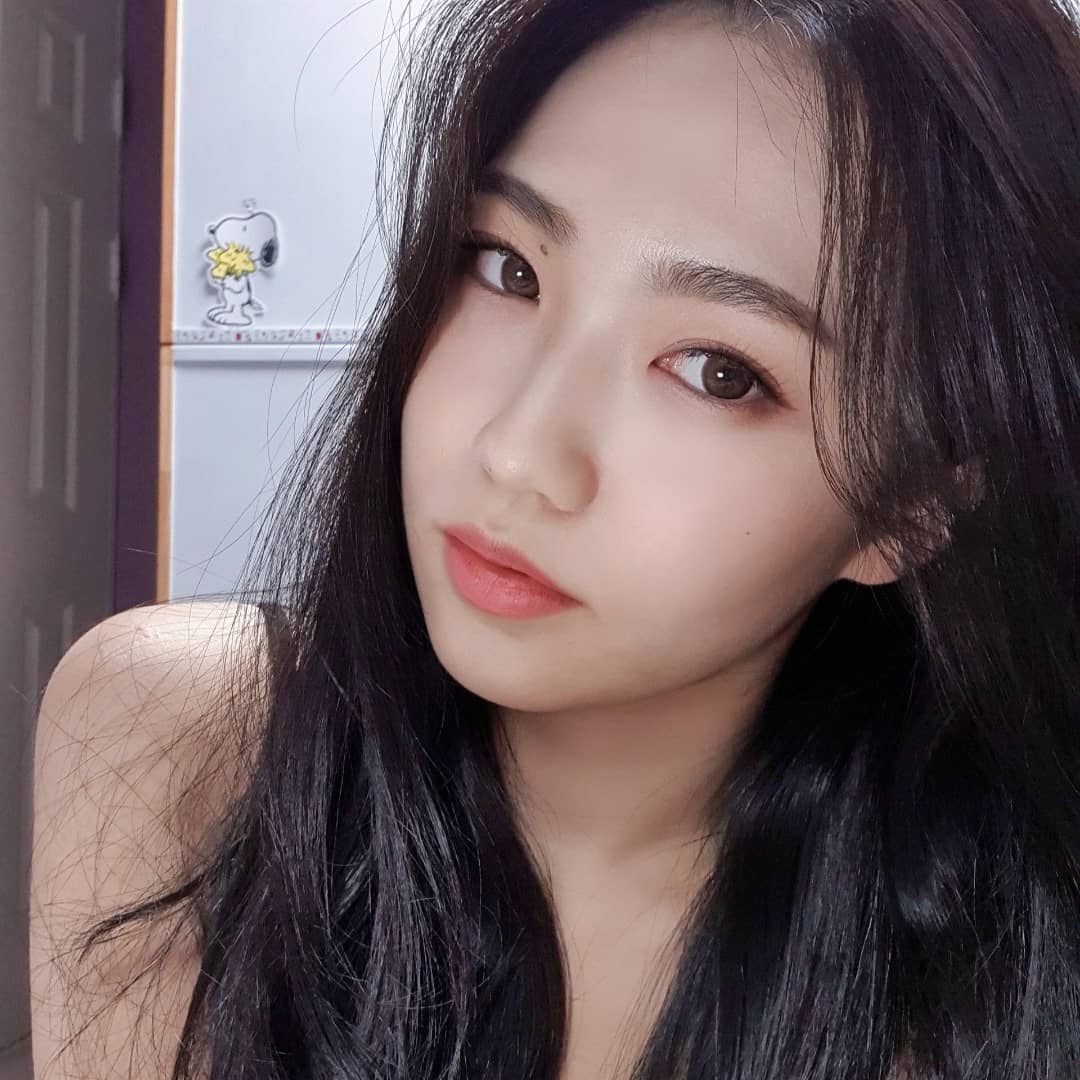 정선민 on Instagram: “레이어링에 좋은 아이프라이머에 컬러별 제형까지 신경쓴 #쿨톤 #넘버링아이팔레트 숫자대로만 바르면 곰손도 쉽게 메이크업을 할 수 있는 아이팔레트에요🍦 #광고 #