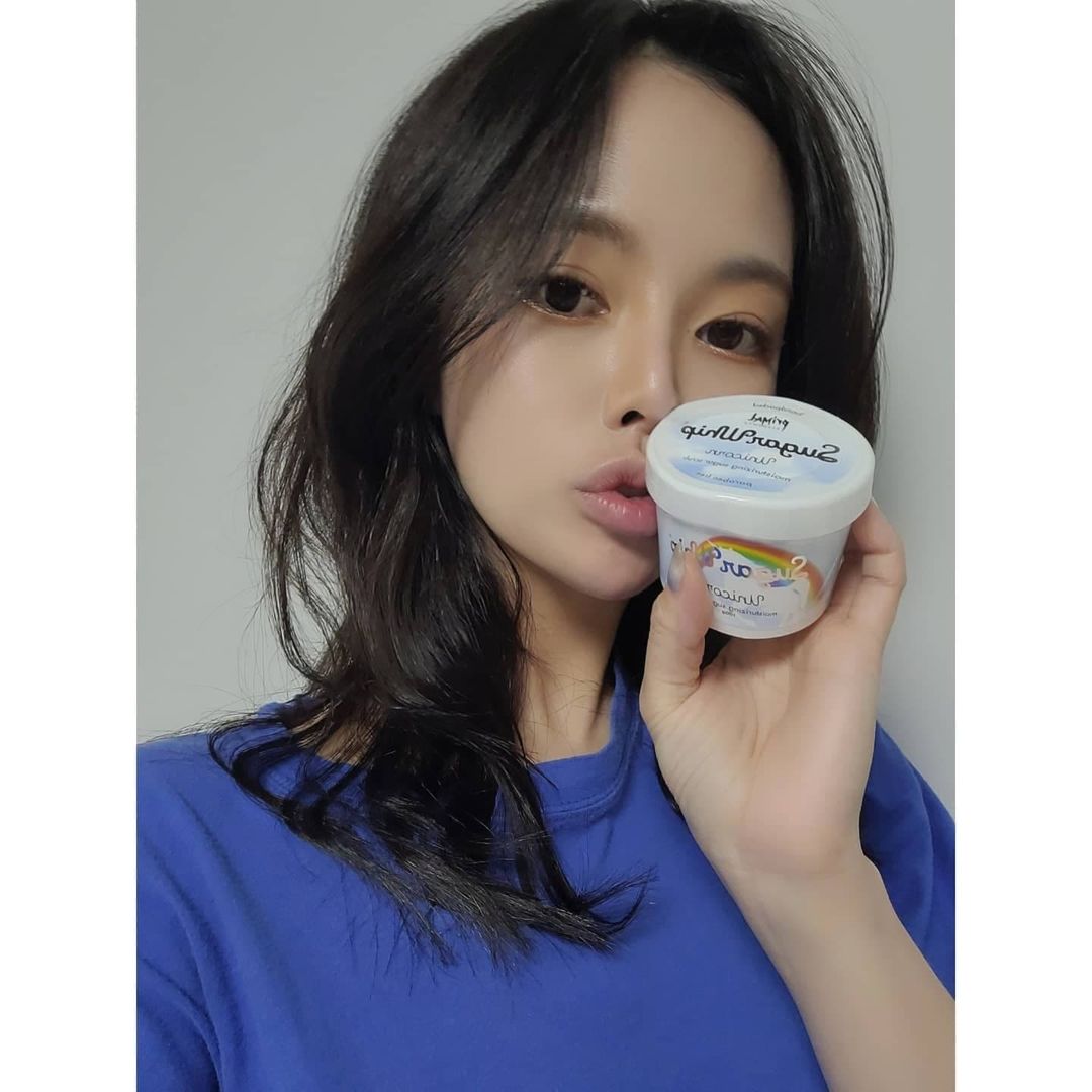 김슬아’s Instagram photo: “#협찬 저는 1년365일스크럽 달고사는매니입니당 안써본거없을정도로 매번 쟁여놓고 쓰는스타일정도? 그런데!!!!세상에나 이렇게 입자고운 스크럽은살다살다 처음