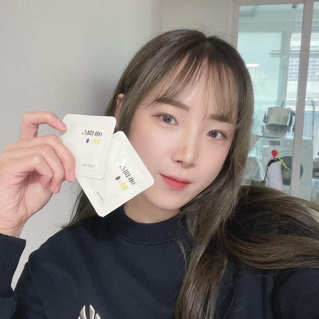 @_minchaea shared a photo on Instagram: “#협찬 ⠀ ⠀ 바쁜 현대인들한테 딱(!!) 하루 한포로 간편하게 건강 관리✨ ⠀ ⠀ 약사/약학박사 남윤진 대표가 제작과 개발에 참여한 건강비밀(Vi-meal)의 첫 건