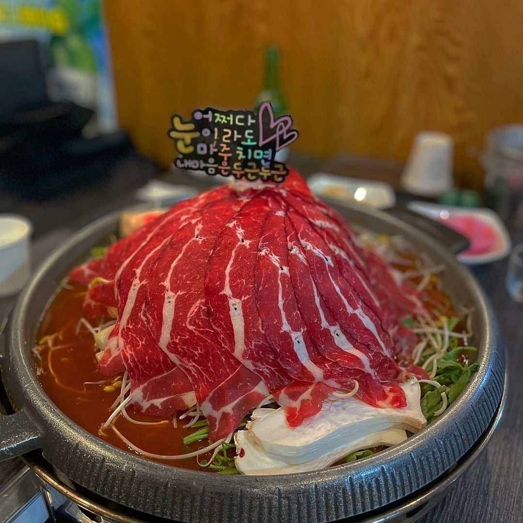 유니스 on Instagram: “#유니스찐맛집 #백년불고기물갈비 #내돈내산 울님들 오늘월요팅 하셨나용!❤️ 유니스가 왔어요 오늘은 어제다녀온 백년불고기 물갈비를 가지고왔어요 역시 고