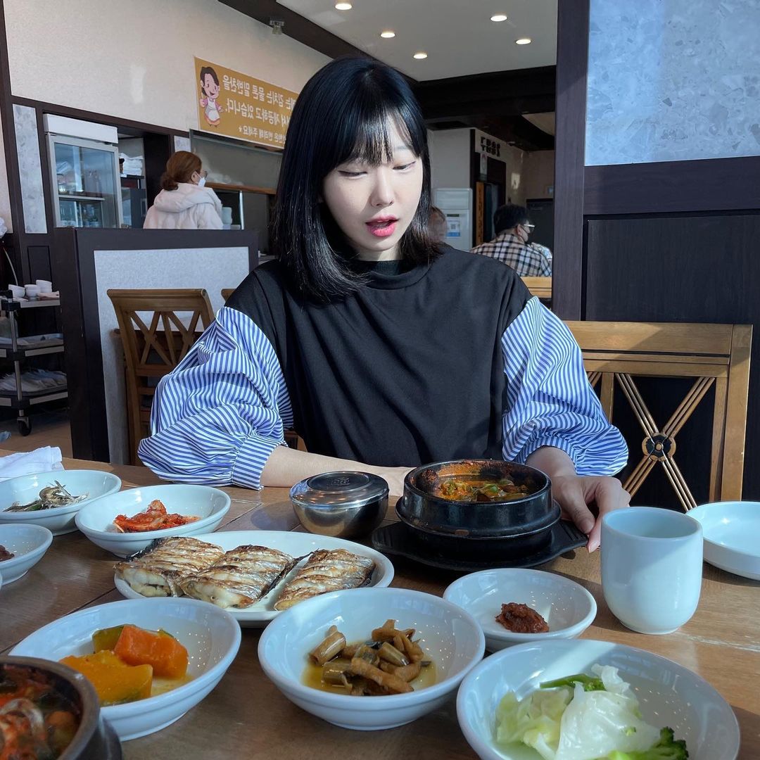 ღ 다혜 ღ’s Instagram post: “#협찬 미슐랭가이드와 블루리본 8관왕 받은 제주#수희식당 다녀왔어요 :) 엄마가 #전복뚝배기 먹고싶다고 해서 간만에 둘이 데이트했답니다🥰 전복도 많이