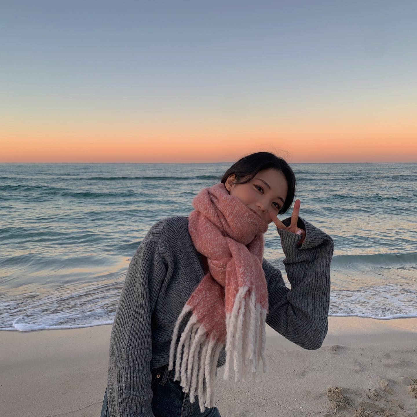 날씨 요정님이 도와주신 제주1일차 🏝

협재 별로 안좋아했는데 겨울에 오니까 일몰이 장관이고요 절경이네요 신이 주신 선물이네요 정말 👏🏻👏🏻👏🏻