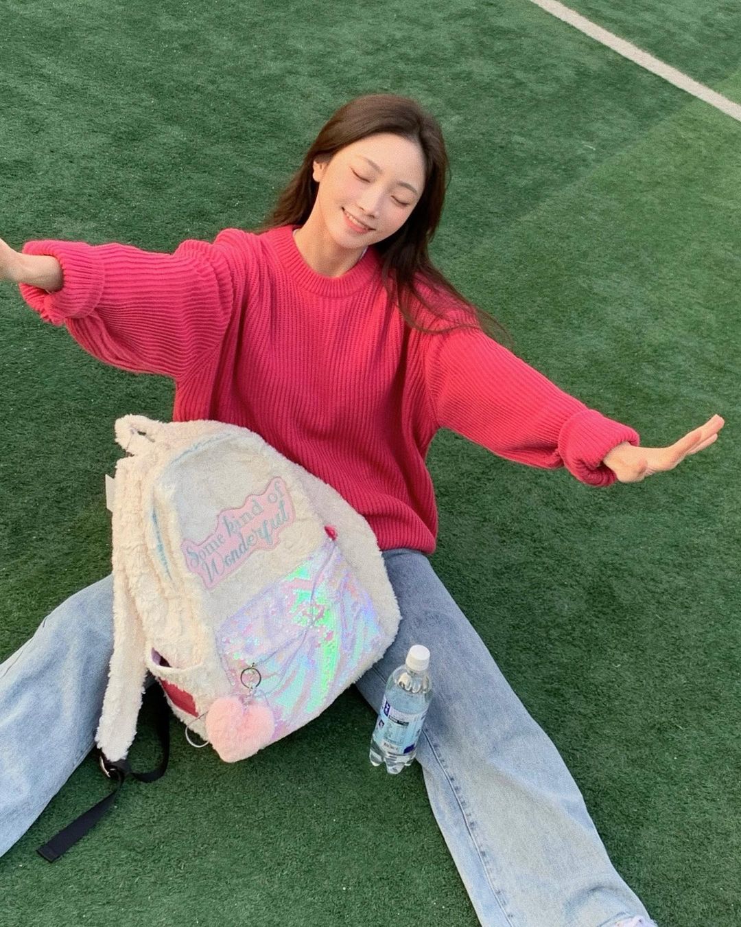  “#광고 @entrereves 기존 앙트레브 워커홀릭 백팩도 너무너무 잘 쓰고 있는데 러블리 털복숭이 가방이라니..💗 내가 좋아하는 요소 몽-땅 들어가있는 앙트렓,, 어떻게 안 사 ?🥺 언제 어디서나 어떻게 매든 찰떡🍭 #앙트레브…”
