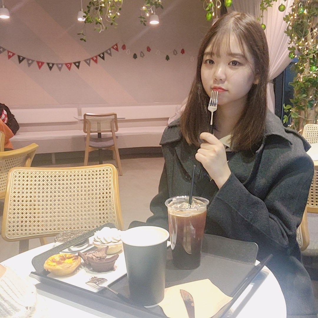 2022.01.10
김다예양과 신촌 나들이😆
염색하구 앞머리 내린뒤 첫 나들이!!
성공적💚