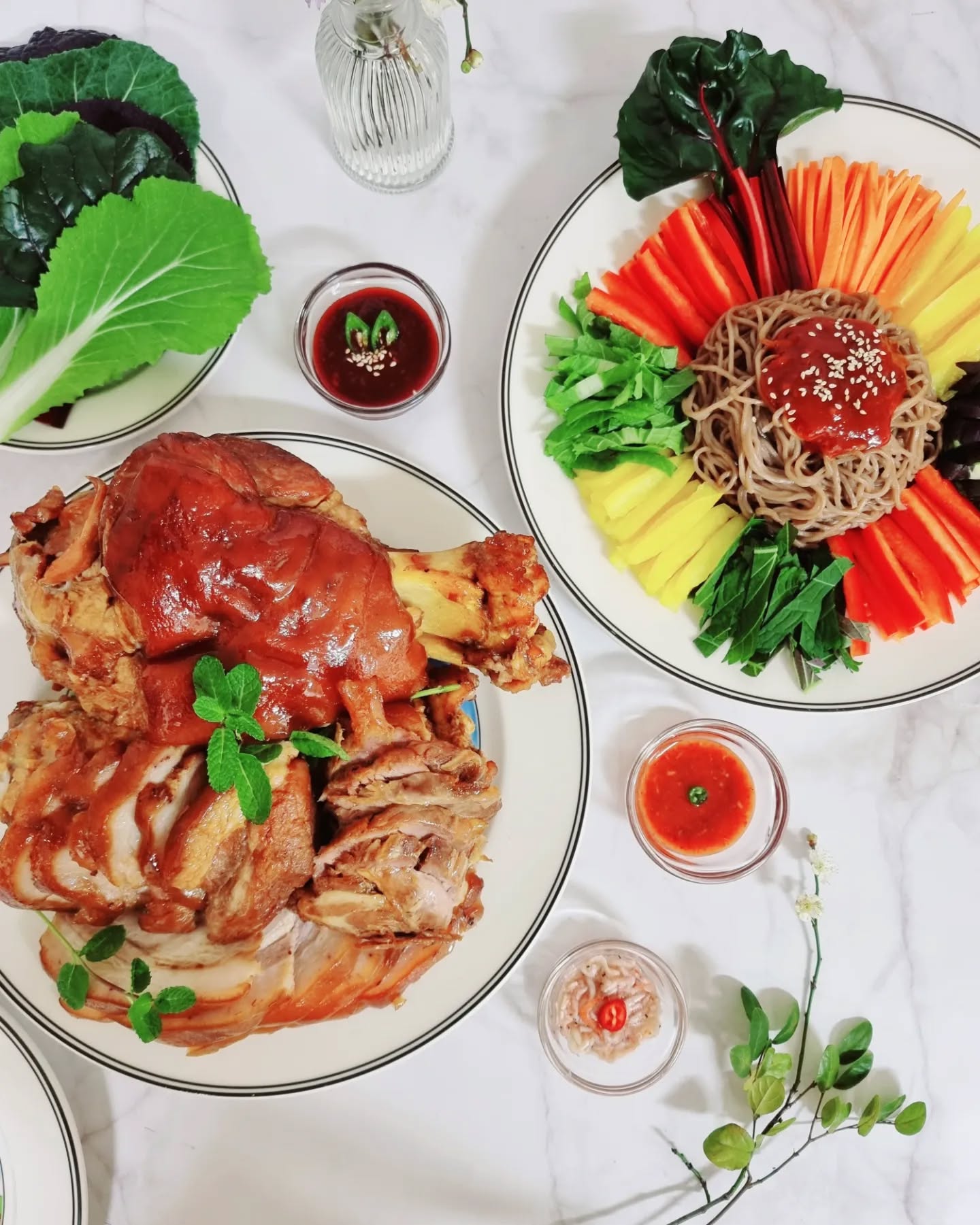 🌿🐖🍖🍜맛 하세요🚴‍♀️⚘
#삼대가 #협찬

🌿🍖고인돌족발 넘 반가웠고💝 보는순간 가슴이 차올랐죠💓🙈
🍖비쥬얼에 놀라고🙀 침고이고😙 요아이🍖고인돌족발 끊기 힘들겠어요💋🙈 #yummy

함께온 🍜🌿비빔막국수 매력에도 푹빠졌답니다😙😻

💁‍♀️#고인돌족발 
간편하게 먹을 수 있는 족발로 냉장고에서 꺼내 전자레인지에 2~3분만 돌리면 완성요😉👏

삼대가🍖🌿 고인돌족발은🐖무항생제 돈육에 No방부제 No착향료 No발색제 👏👏

HACCP 인증업체에서 최선의 가공시설과 👨‍🍳위생적인 생산라인에서 제품을 보다 안전하게 생산한다고 합니다

철저한 위생관리는 고객과의 약속 🤙💓 삼대가는 약속한다죠 🤙👨‍🍳

🙋‍♀️감칠맛😙 가득한 쫄깃한 고인돌족발🍖 콜라겐과 젤라틴 단백질 덩어리다죠😘👏
🤔낮은 칼로리에 고인돌족발과 함께라면 행복한 다이어트 할 수 있겠어요🤭👏

💁‍♀️#비빔막국수 
🍜🌿비빔막국수 양념장이랑 함께와서 메밀면 삶아 🫑🥬🥒야채넣고 ❤양념 이랑 비빔하면 완성요😙

🍖🌿고인돌족발이랑 🍜🌿비빔막국수랑 함께 욤뇸뇸😙😚 꾸~르조합😽 꾸르~맛요😋 맛 끝내줘요😻👏👍

🌿🍻시원한 맥주나 막걸리,소주와 함께 술안주로도 먹기 좋은😋 쫄깃한 🍖고인돌족발 여러분도 만나보세요🛒
👇
🛒
🛒samdaega
🛒
🛒🌿

고인돌족발 보내주셔서 감사해요samdaega
덕분에 맛있는 시간 보냈어요🍖🍻🌿

모두 따뜻한 꿀밤보내세요🙆‍♀️💚⚘

🙌맞팔은 최신피드에 댓글 주시면 빨라욤 🚴‍♀️⚘

#오늘뭐먹지 
#족발 #비빔막국수 #맛있다그램 
#홈파티메뉴 #먹스타
#맛스타 #안주스타그램
#술스타그램 #야식
#홈쿡 #집밥 #먹팔
#instafood 
#kfood
