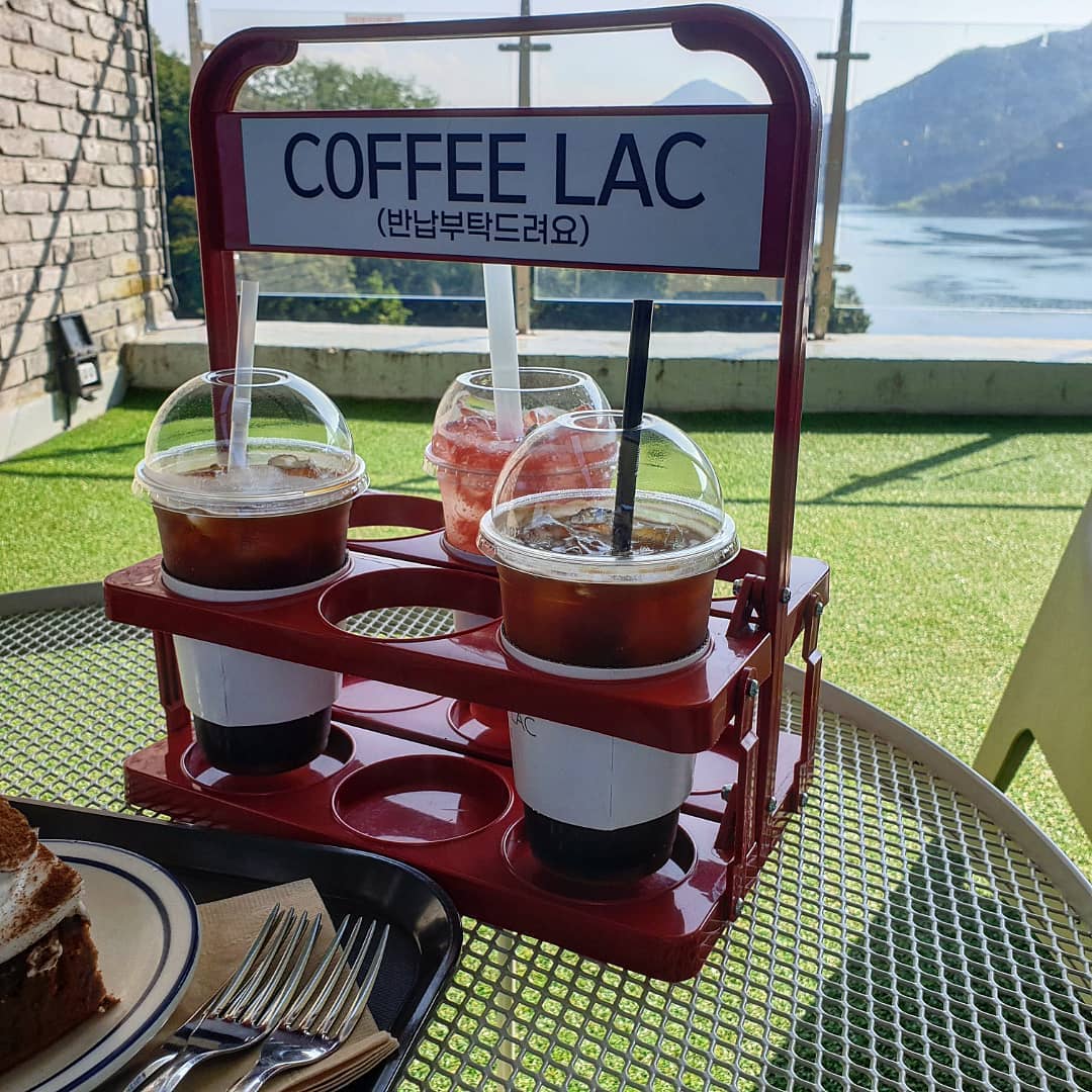 ❤먹린이❤ on Instagram: “🔆카페 라끄 📍충북 제천시 금성면 청풍호로 1226 청풍호가 보이는 뷰맛집🏞 제천여행 피드 쪼꼼만 더 올릴게요👉👈 청평호가 한눈에 보이는 루프탑 카페에요ㅎ