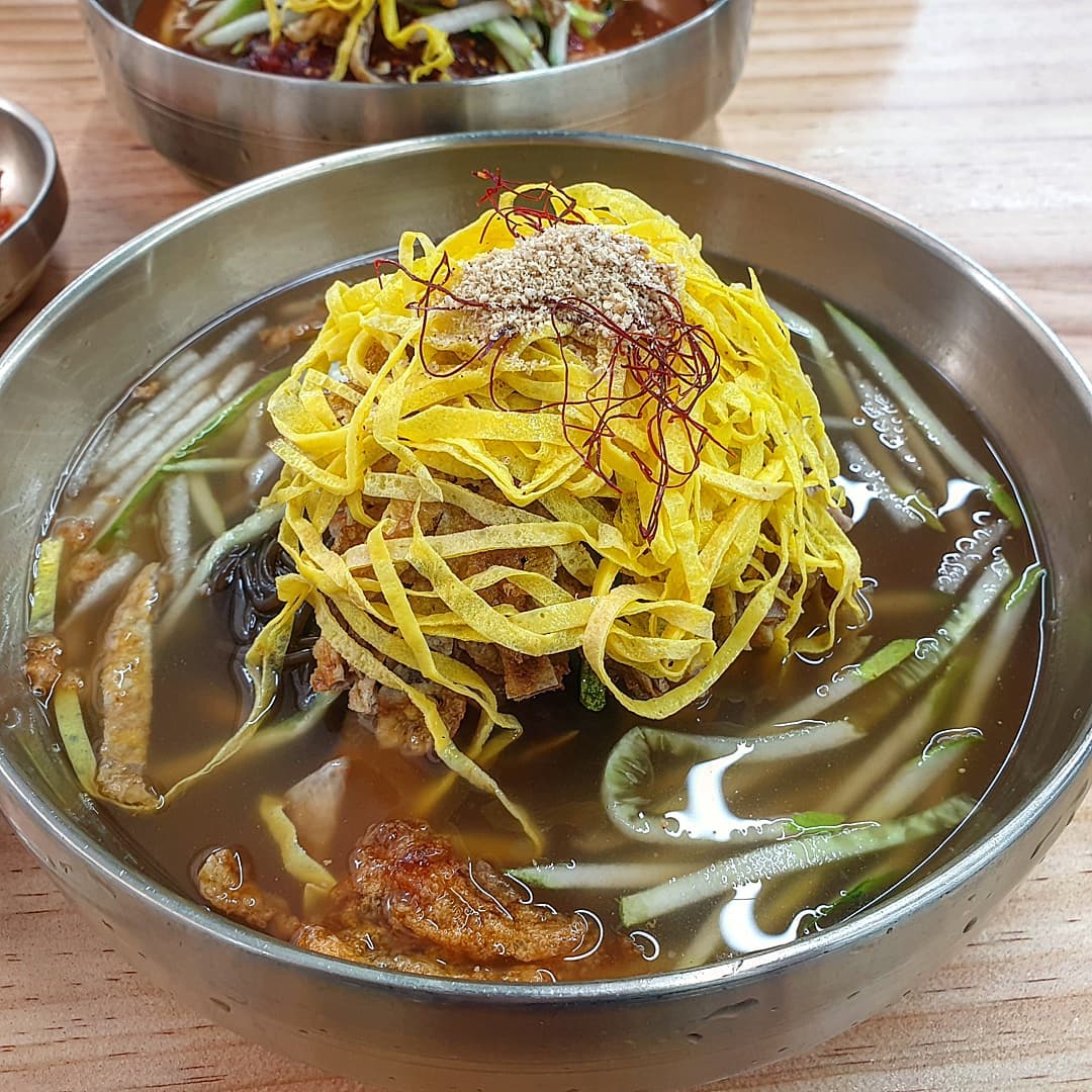 ❤먹린이❤ on Instagram: “🔆진주냉면 이설옥 📍위치: 대전 서구 괴정동 84-1 📍물비빔냉면-8000원 📍물냉면-7000원 한달 전쯤에 남자친구가 집앞에 맛집이 생겼다길래 갔는데 찐맛집 발견했