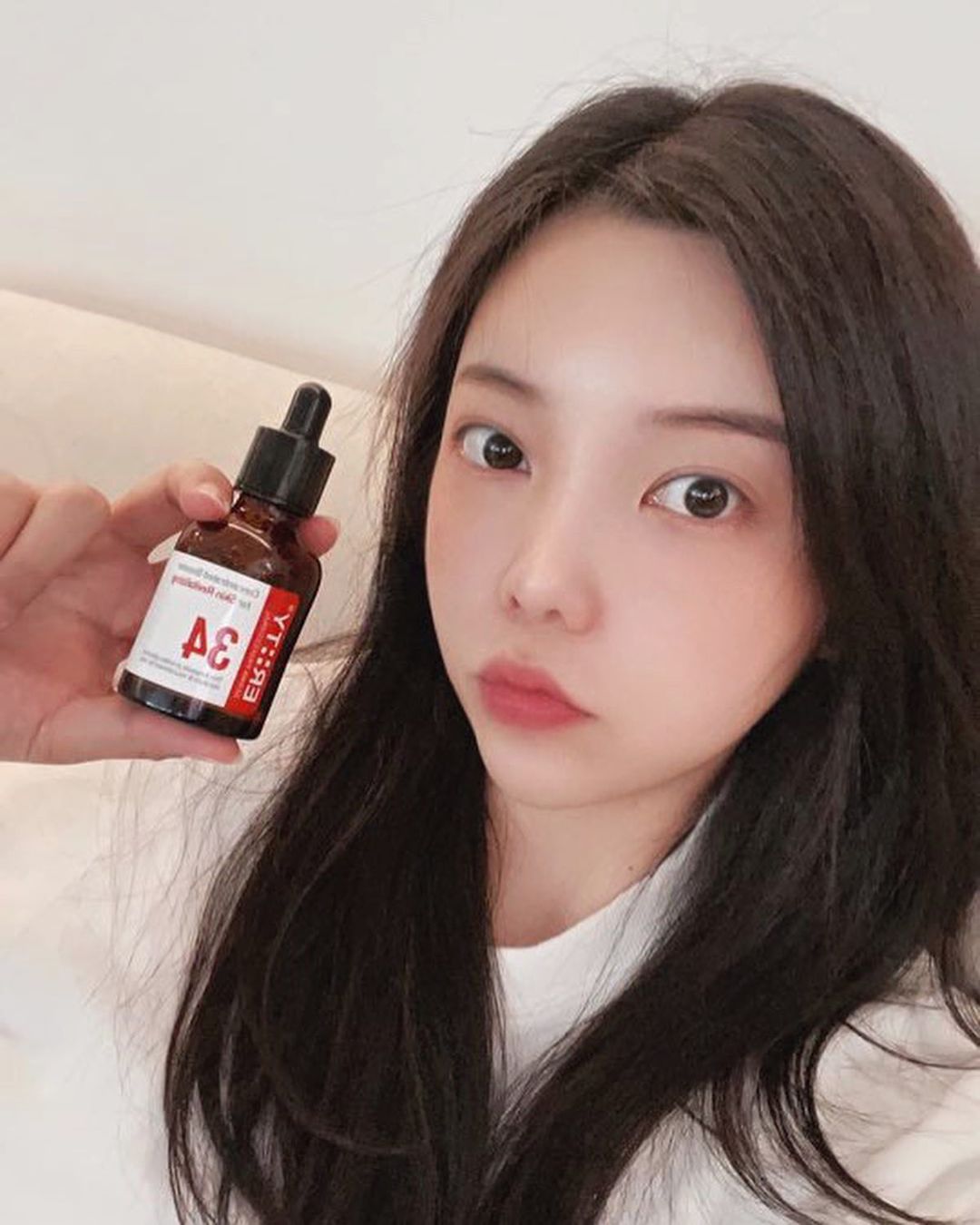 쏘이 on Instagram: “#광고 피부 진정 / 재생효과에 도움을 주는 #에르띠34재생앰플 ⠀ 🤍복합 세라마이드 5가지 성분이 피부 장벽을 강화하고 9가지 복합 펩타이드 성분이 피부를 보호해 줍니