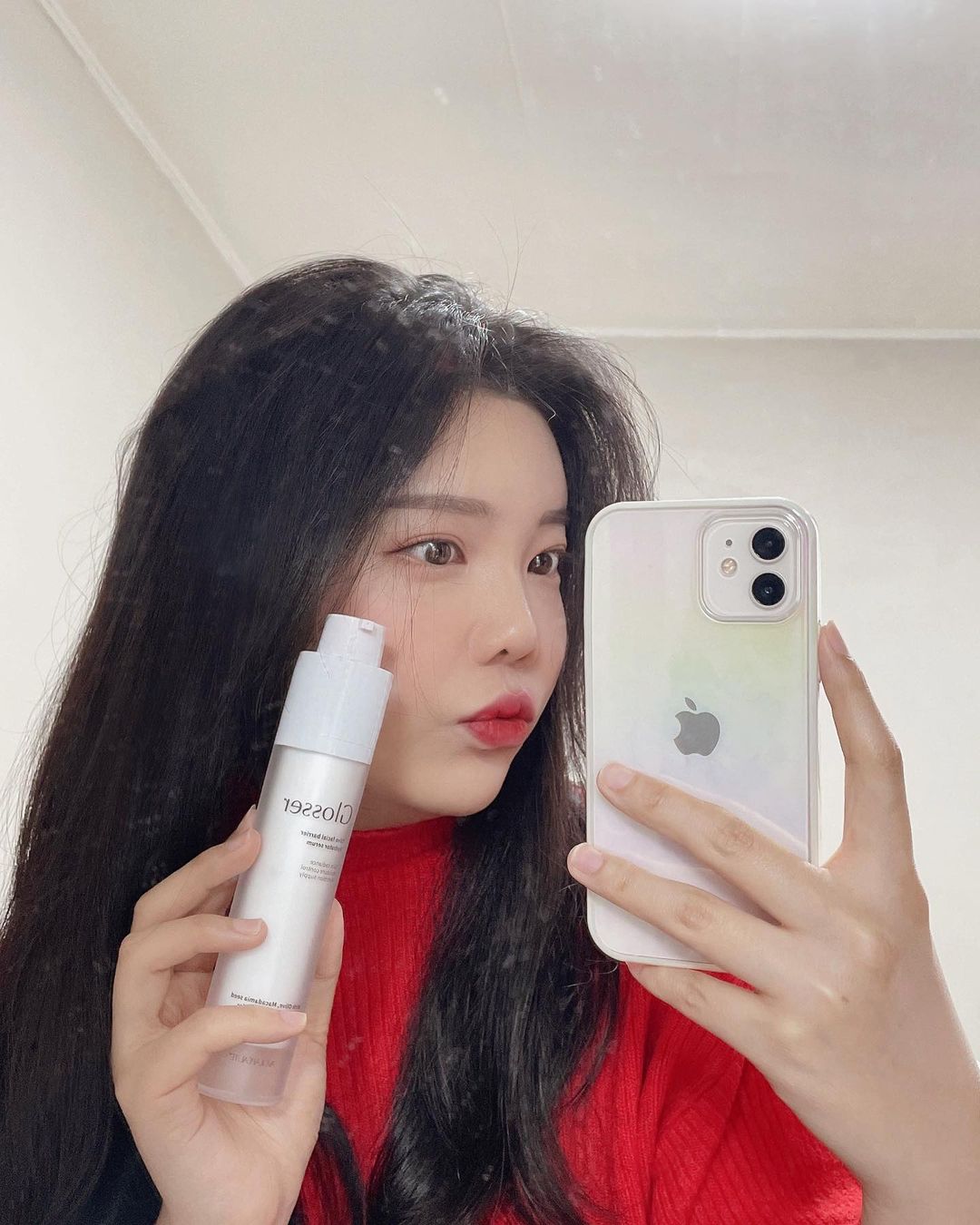 쏘이’s Instagram photo: “#솔직후기 #글로저세럼 @sweet_stella00 스텔라 언니에게 선물 받은 글로저 수분 에센스💙 ⠀ 솔직후기를 위해 약 3주 정도 아침, 저녁으로 사용해 봤어요. 저는 겉피부는