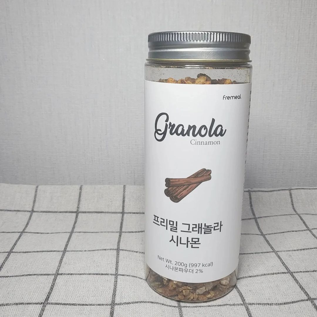 김민혜 on Instagram: “#제품제공 프리밀 그래놀라 시나몬 🥄 ⠀ ⠀ 요거트랑 같이 먹었는데, 엄청 고소하고 맛있다! 😃 견과류를 좋아해서 그런가, 맛있게 먹었다 ! - 식이섬유가 풍